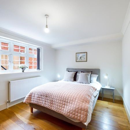 Redhill Town Centre Apartment By Livingo Bagian luar foto
