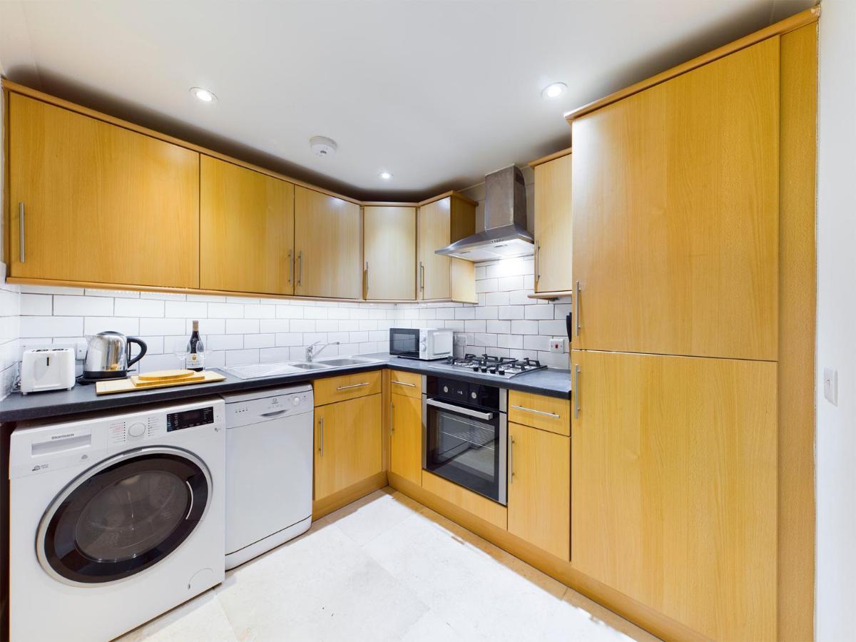 Redhill Town Centre Apartment By Livingo Bagian luar foto