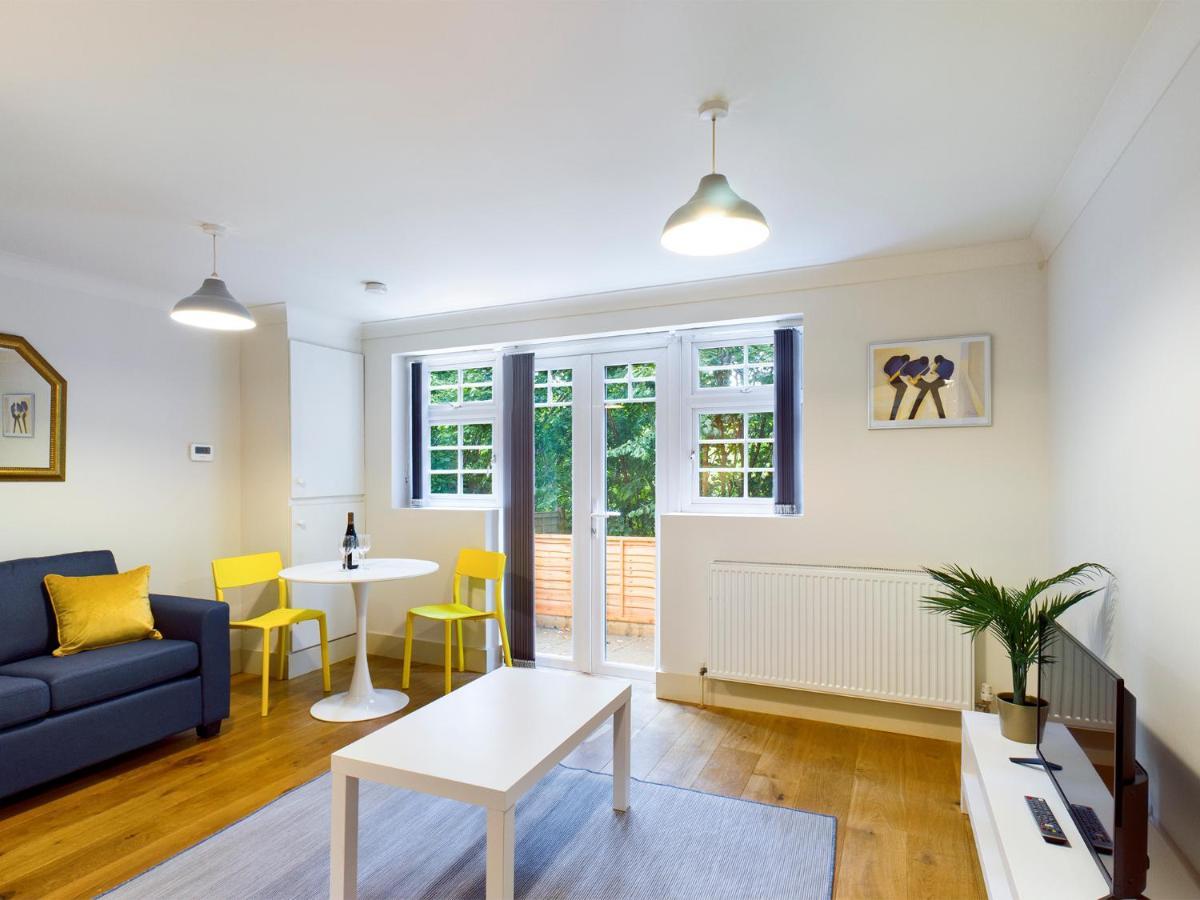 Redhill Town Centre Apartment By Livingo Bagian luar foto