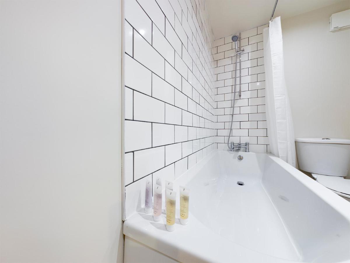 Redhill Town Centre Apartment By Livingo Bagian luar foto