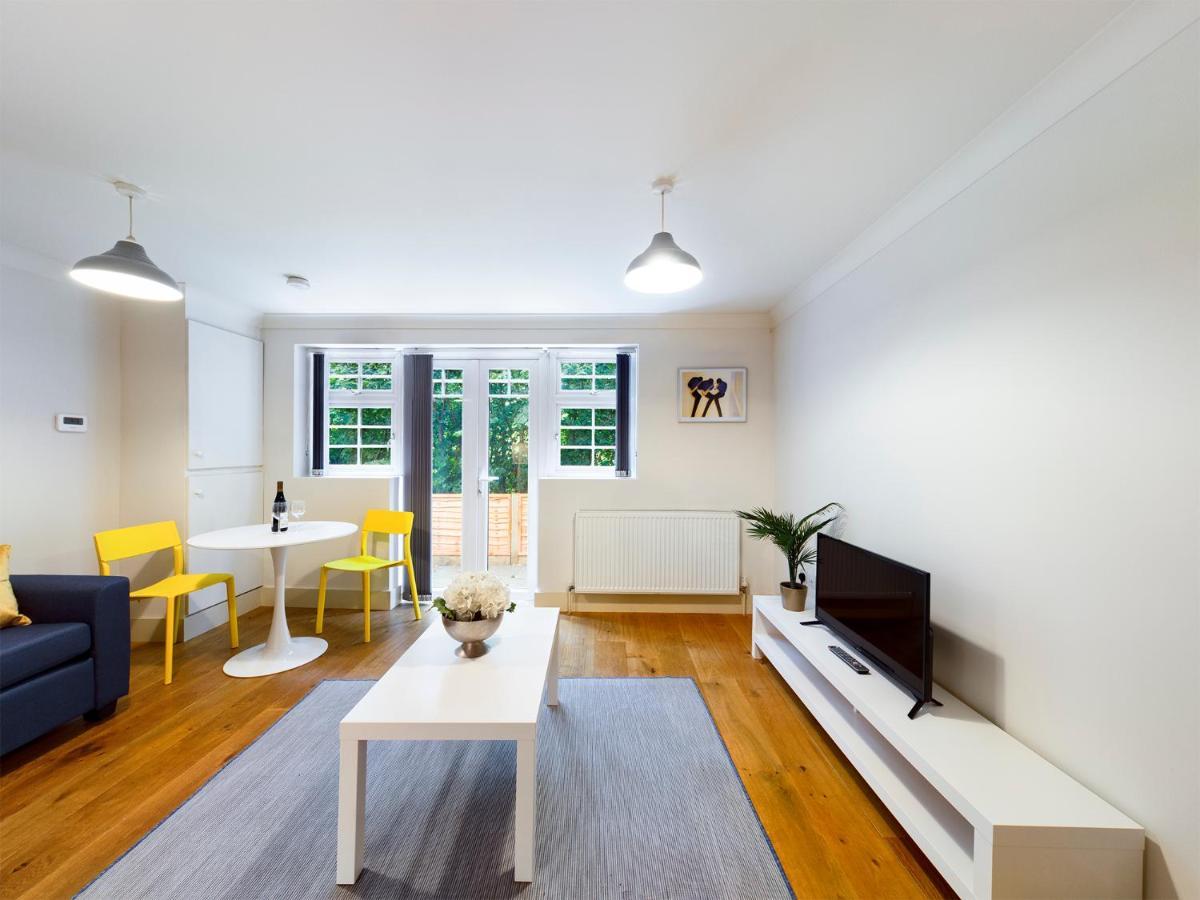 Redhill Town Centre Apartment By Livingo Bagian luar foto
