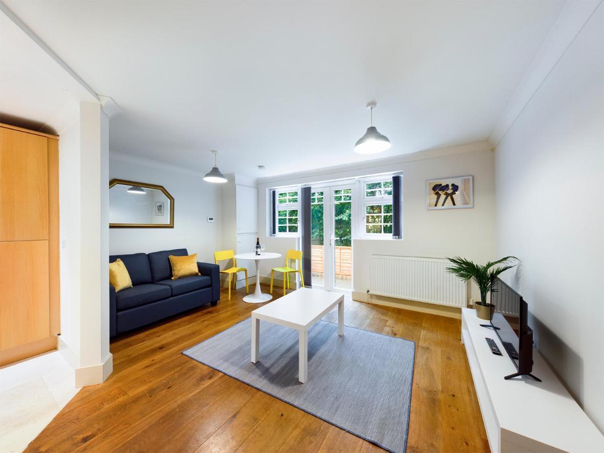 Redhill Town Centre Apartment By Livingo Bagian luar foto