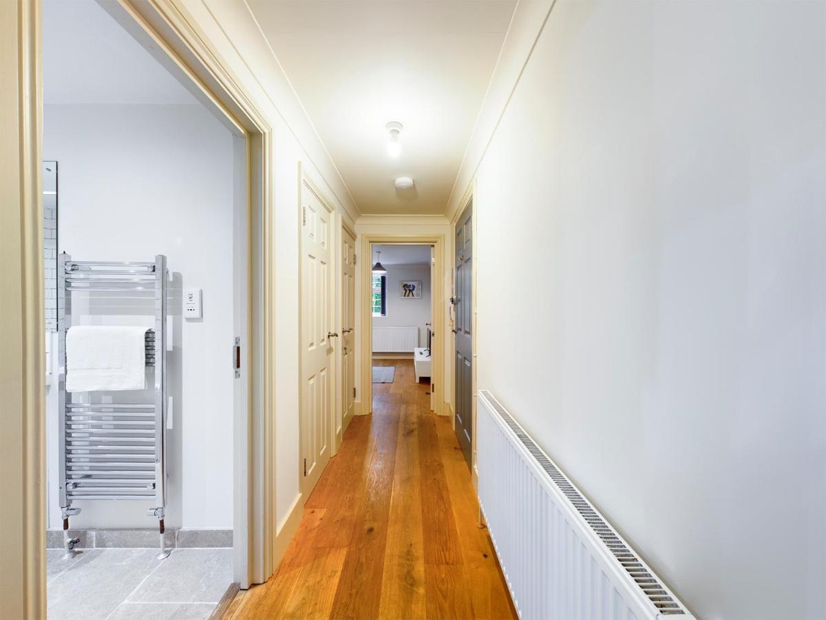 Redhill Town Centre Apartment By Livingo Bagian luar foto