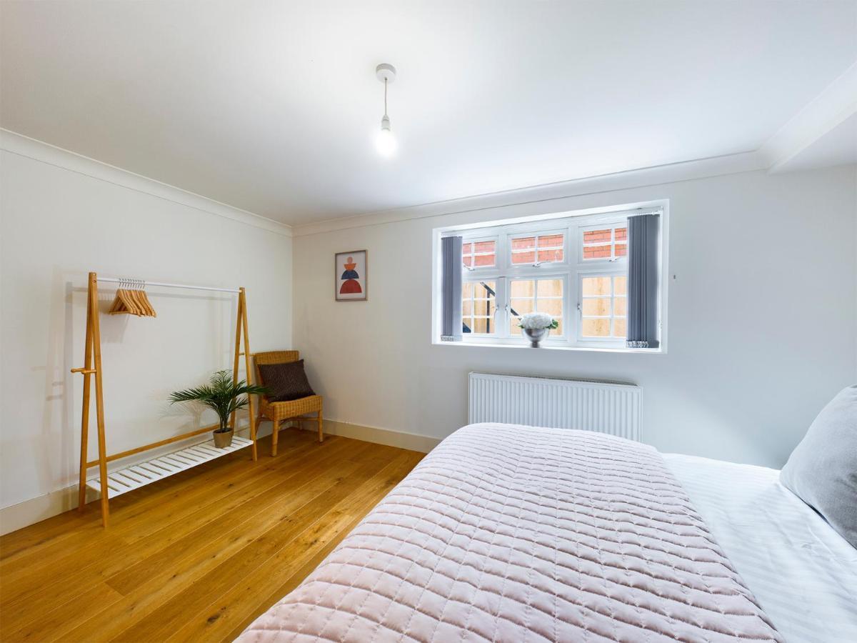 Redhill Town Centre Apartment By Livingo Bagian luar foto