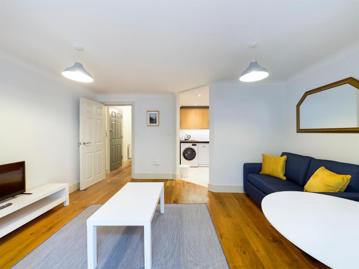 Redhill Town Centre Apartment By Livingo Bagian luar foto