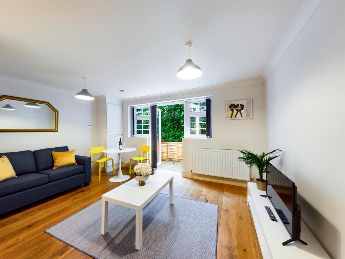 Redhill Town Centre Apartment By Livingo Bagian luar foto